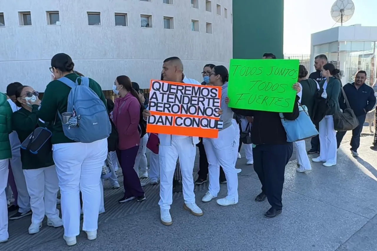 Protestan trabajadores del IMSS 66 por falta de insumos