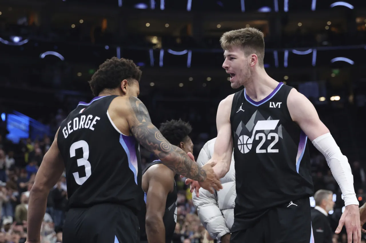 Jazz se impone en tiempo extra a Trail Blazers