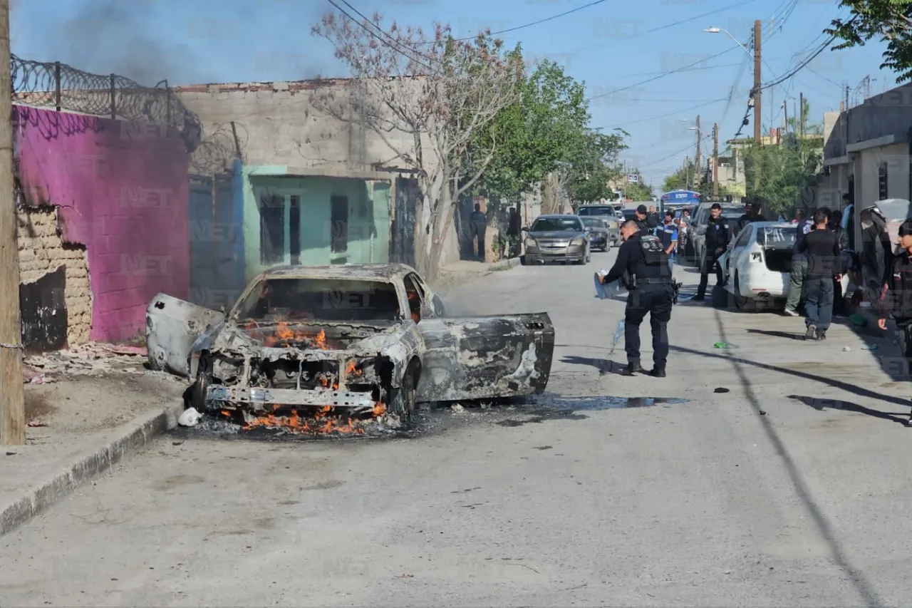 Reparaban auto y se les incendia