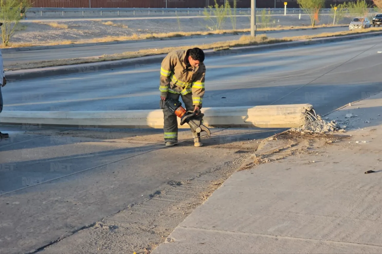 Con Honda 2025 derriba poste de concreto