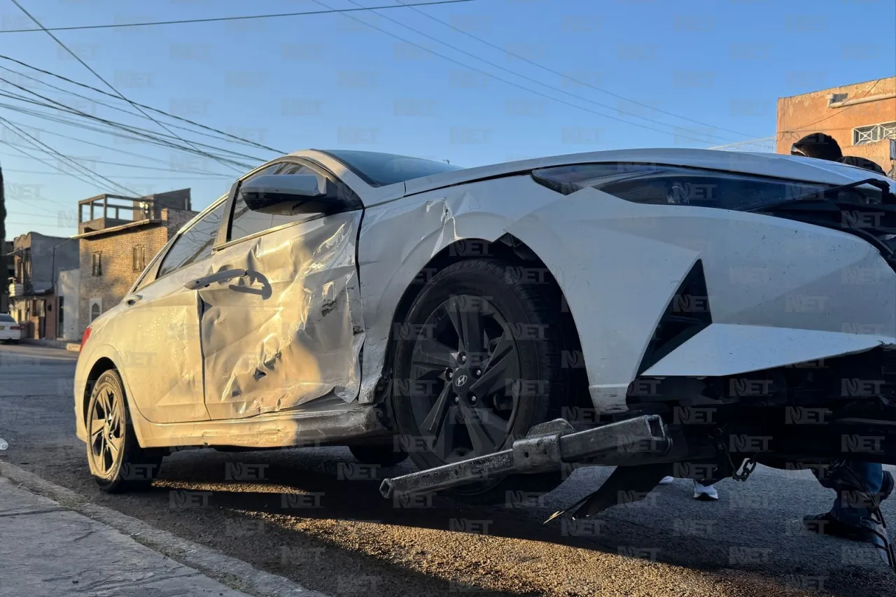 Jóvenes en Hyundai provocan choque en el bulevar Norzagaray