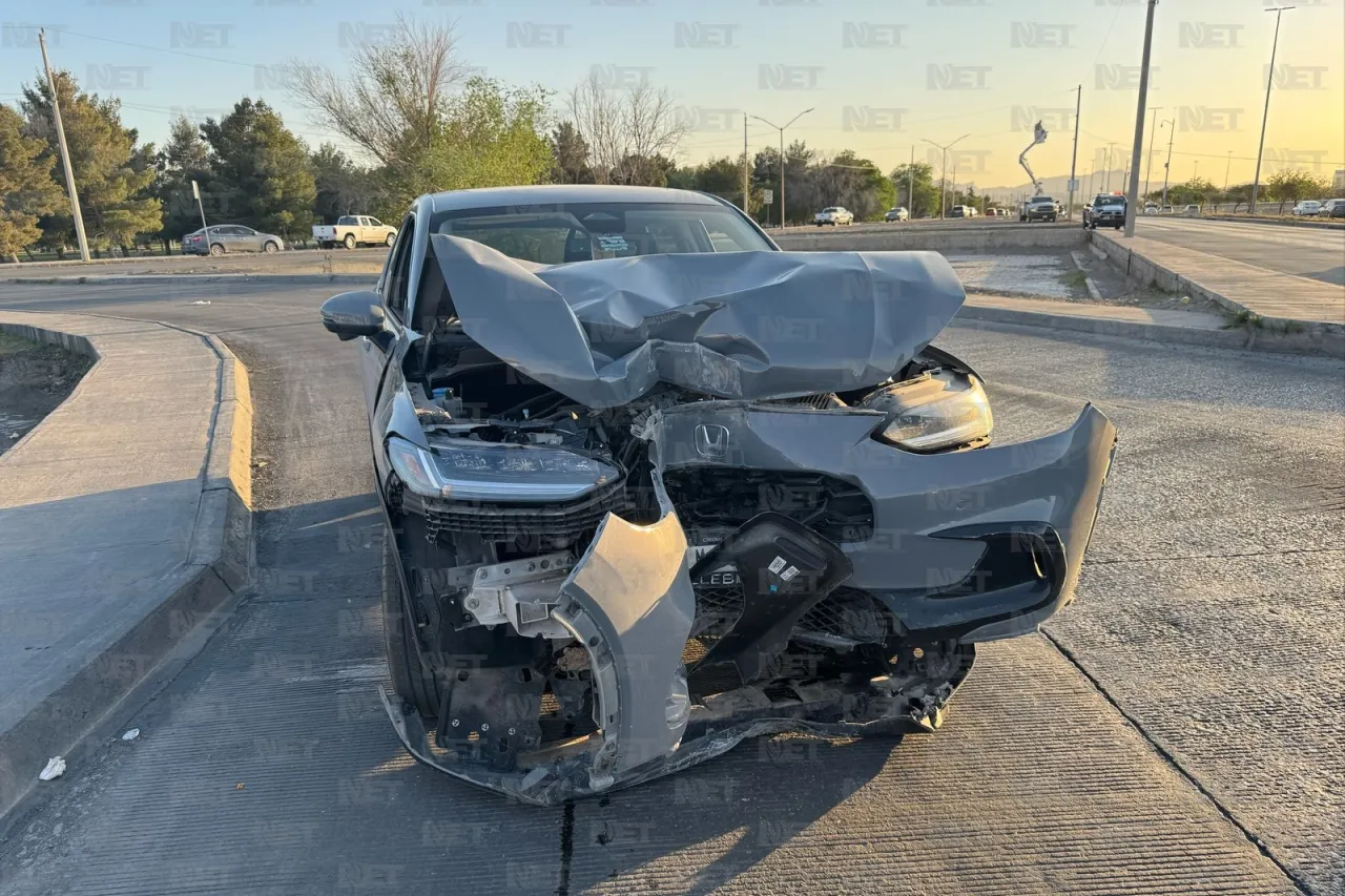 Con Honda 2025 derriba poste de concreto