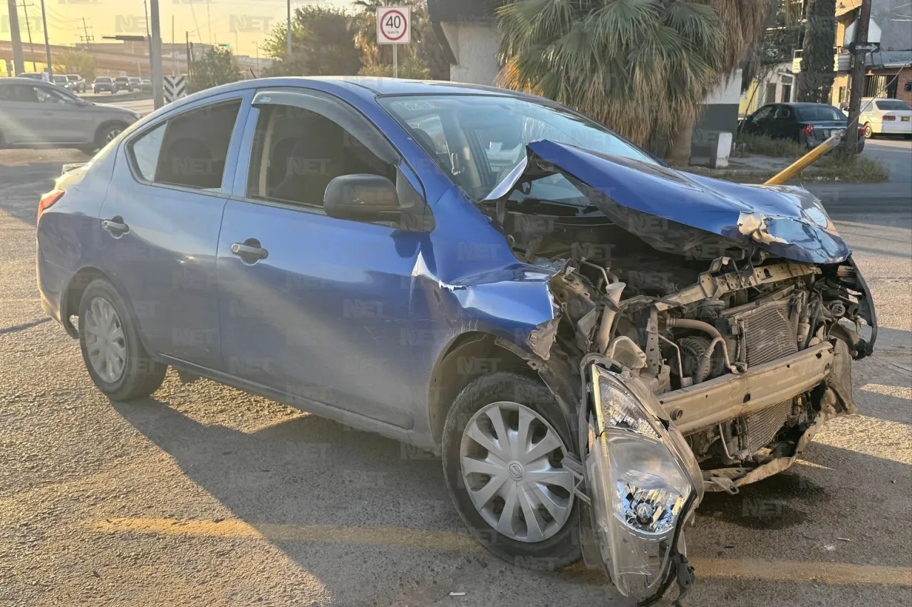 Jóvenes en Hyundai provocan choque en el bulevar Norzagaray