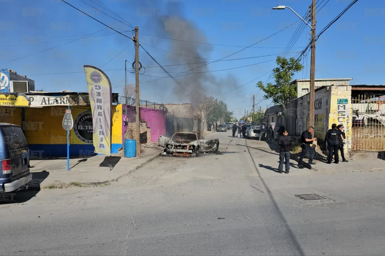 Reparaban auto y se les incendia