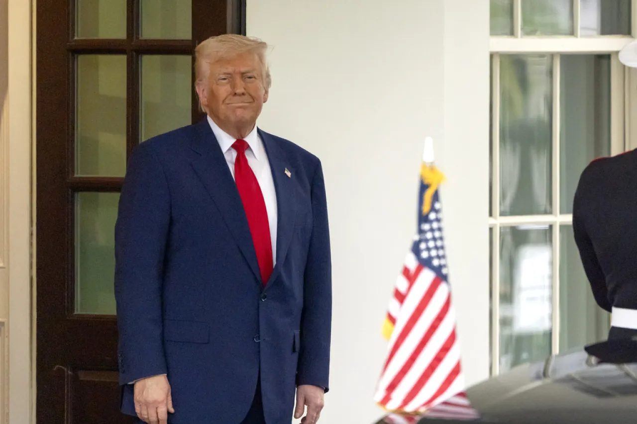 Evalúa Trump próximos pasos en la batalla mundial de aranceles