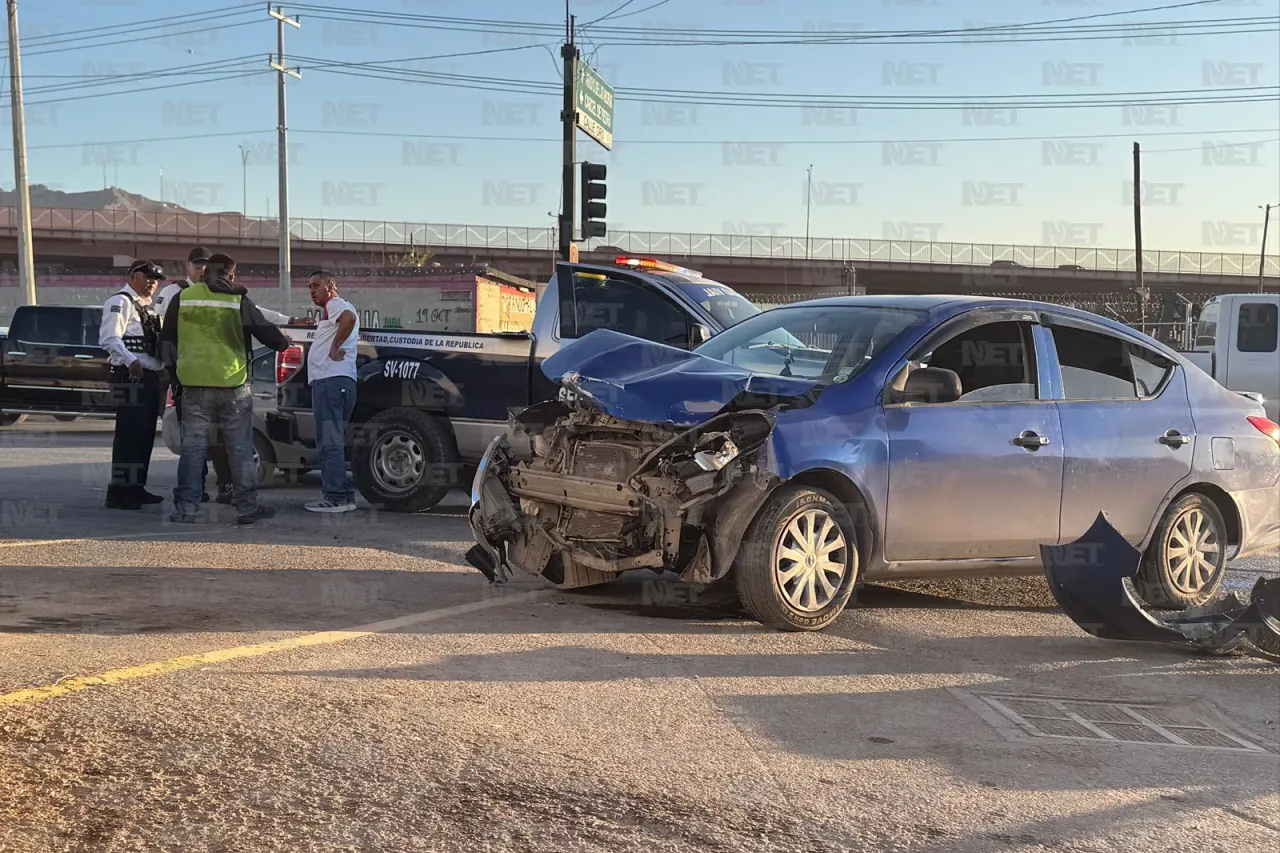 Jóvenes en Hyundai provocan choque en el bulevar Norzagaray