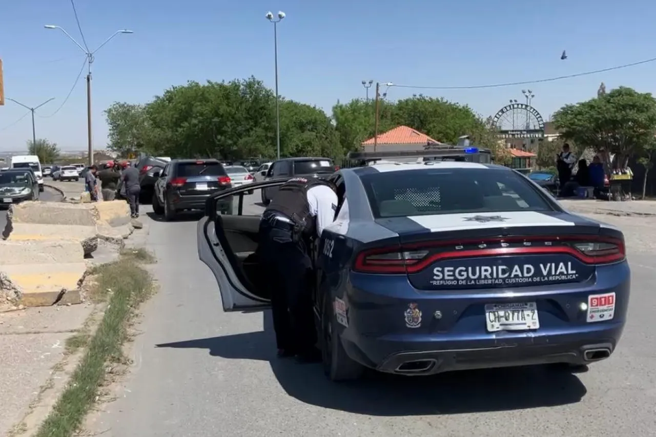 Vuelca auto en la Perimetral Carlos Amaya