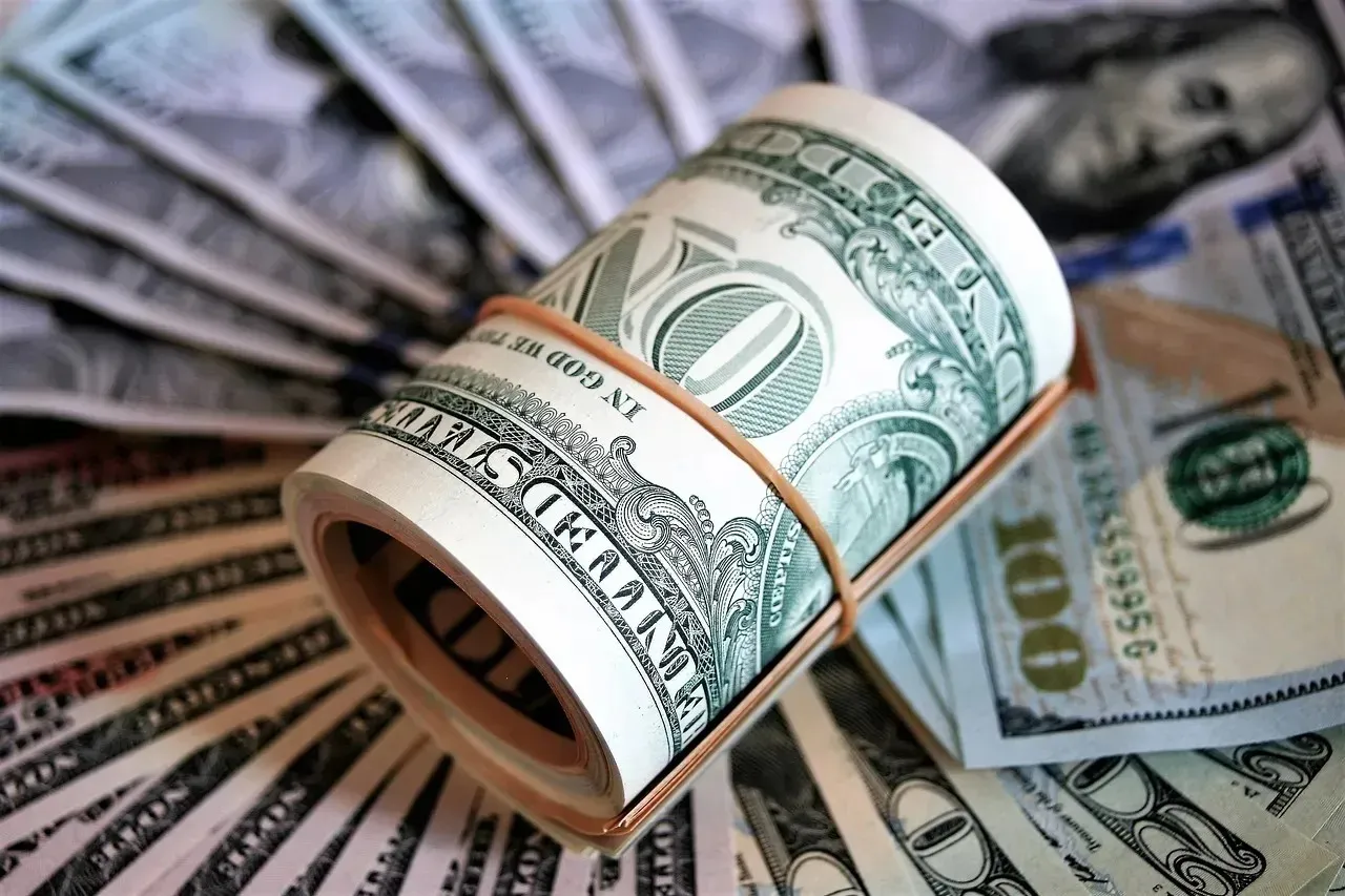 Baja el precio del dólar