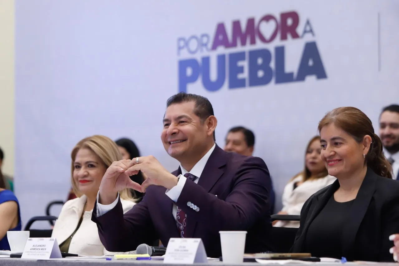 Gobernador de Puebla amenaza a empresa con expropiar tierra si no hacen donación