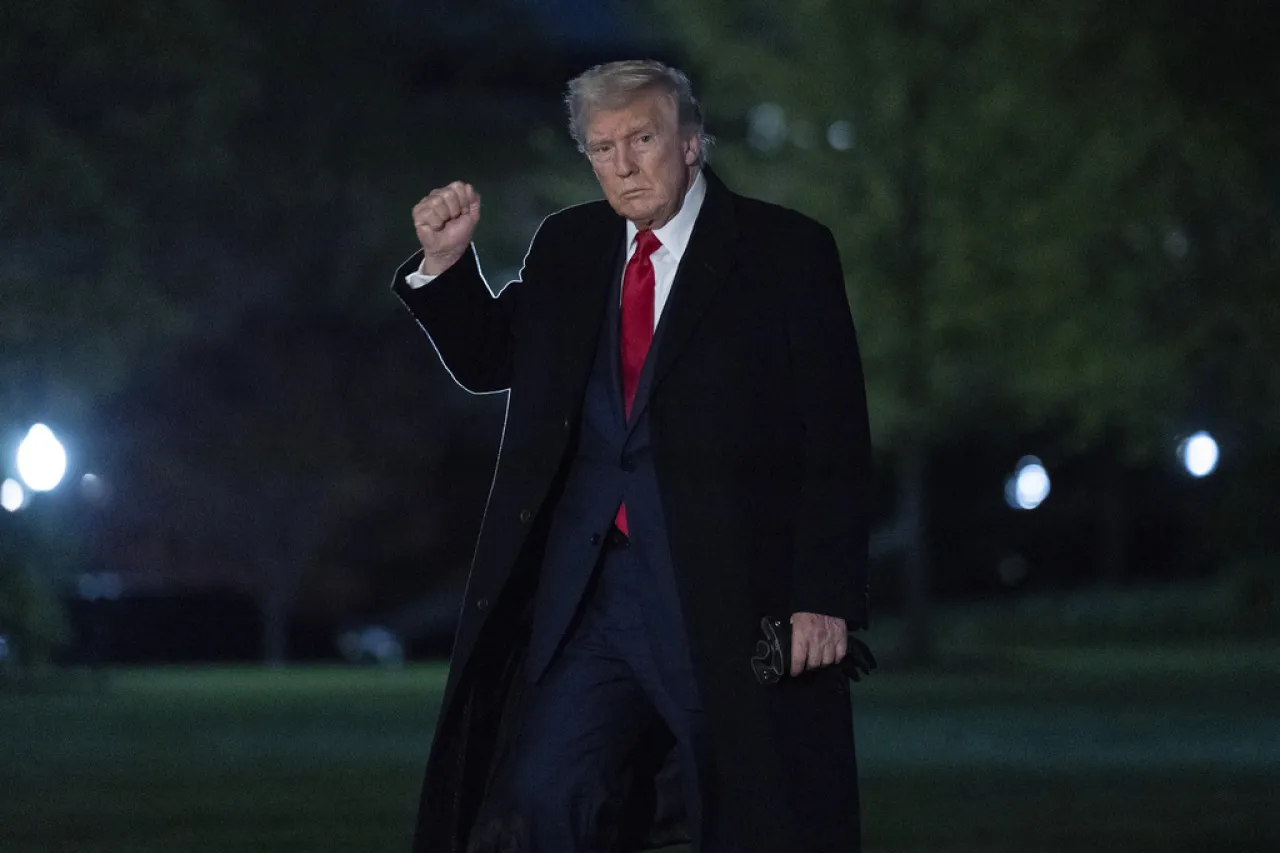 CBS y 60 Minutes deberían pagar un alto precio por ataques: Trump