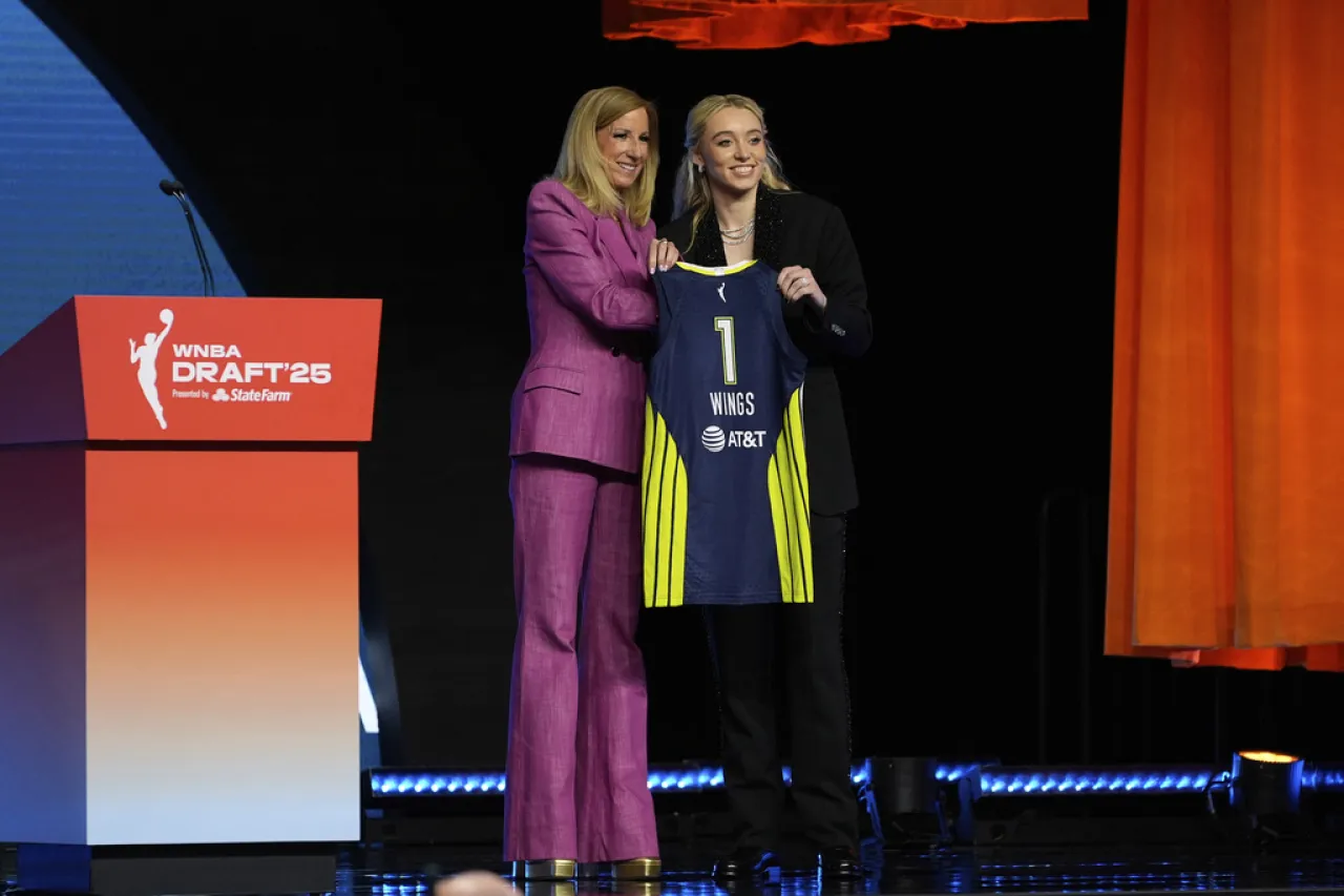 Paige Bueckers es la primera selección del draft de la WNBA
