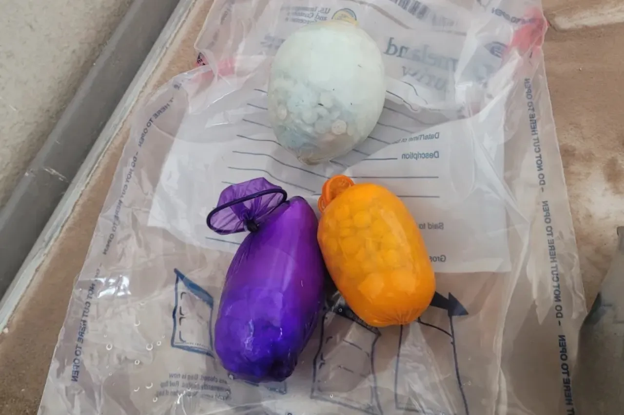 Mujer intenta cruzar a El Paso drogas escondidas en cavidad corporal