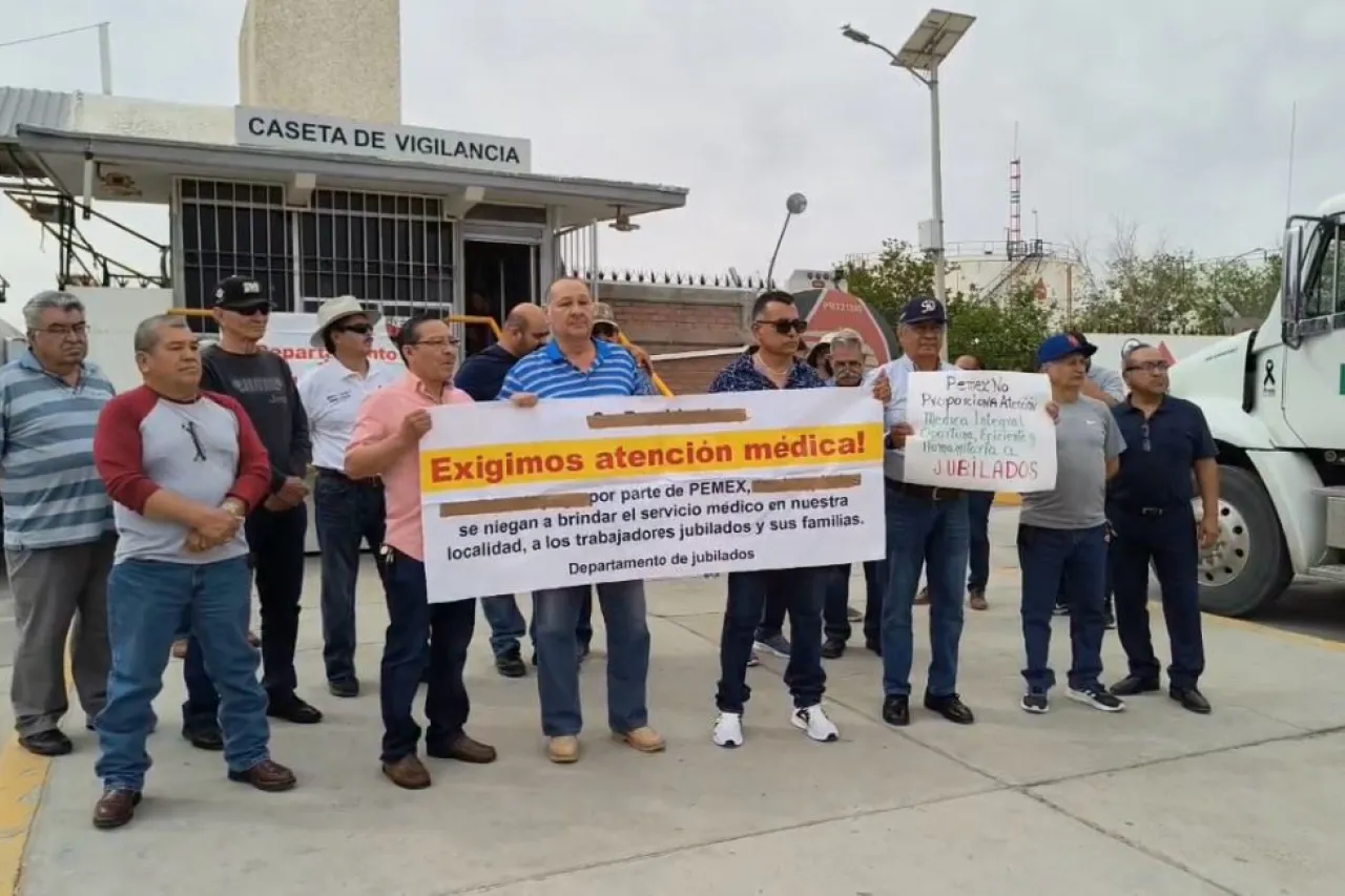 Protestan jubilados de Pemex por falta de atención médica especializada