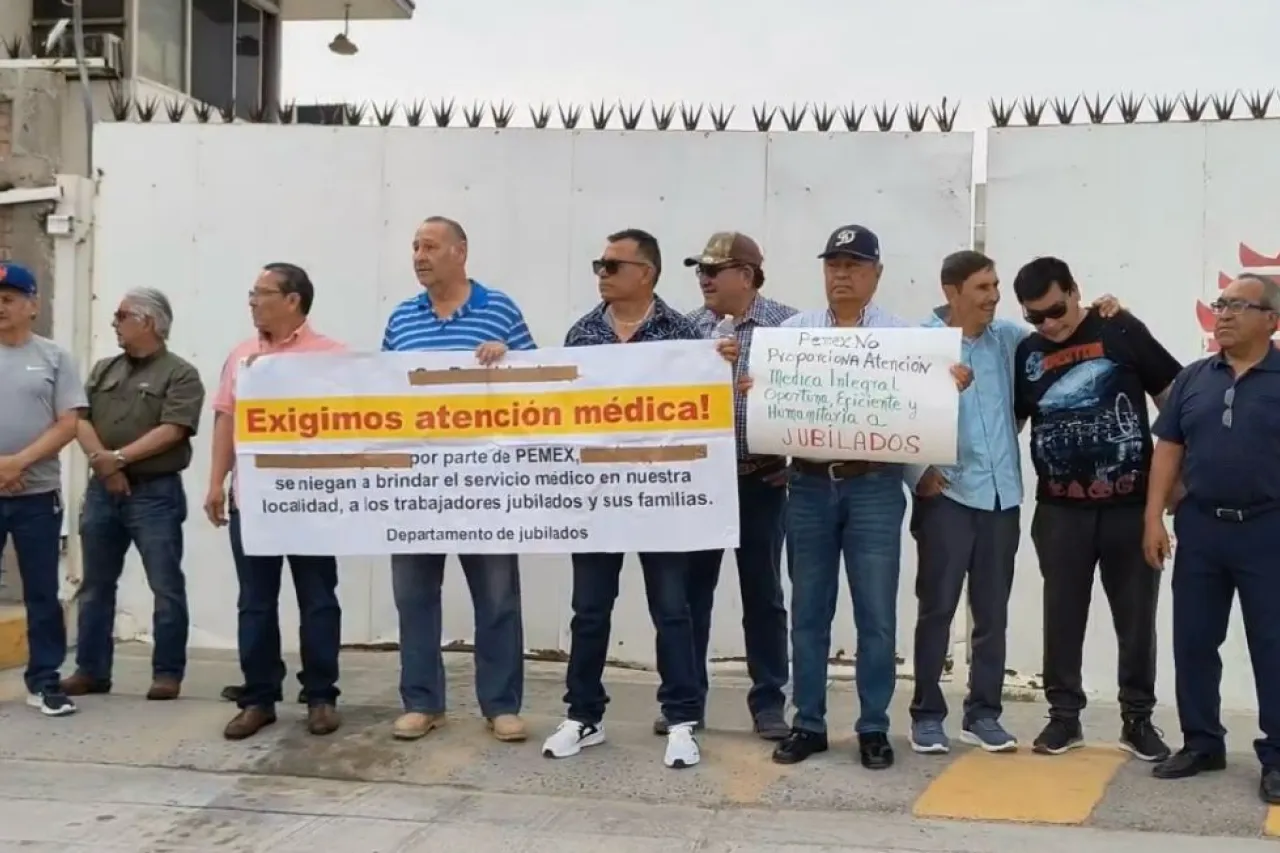 Protestan jubilados de Pemex por falta de atención médica especializada