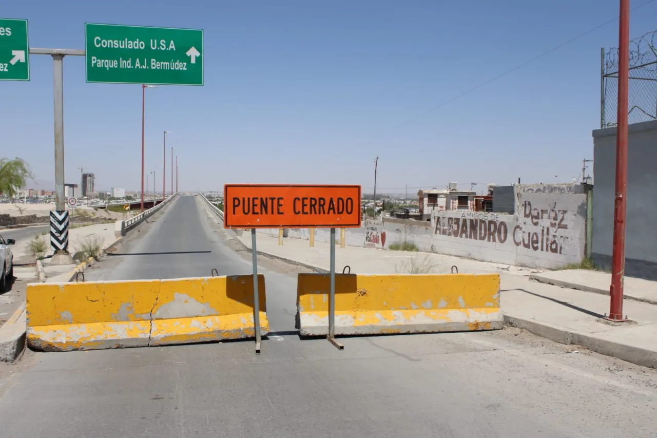 Inhabilitan puente de la calle Piña por trabajos de mantenimiento en colector