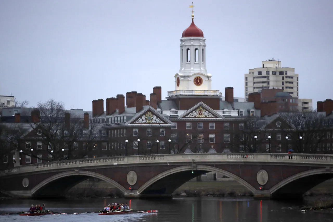 Harvard y gobierno de Trump se preparan para importante enfrentamiento