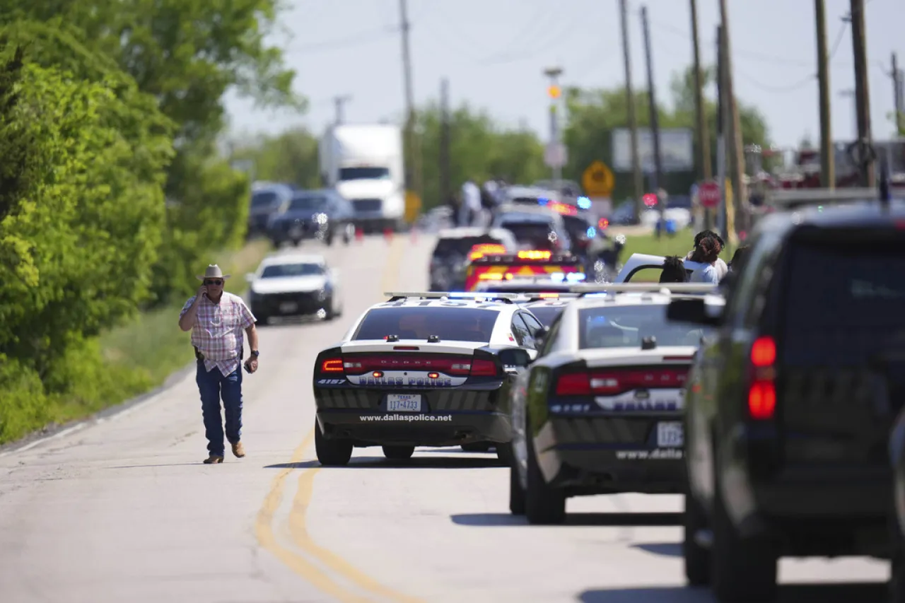 Cuatro estudiantes resultan heridos en tiroteo en una secundaria de Dallas
