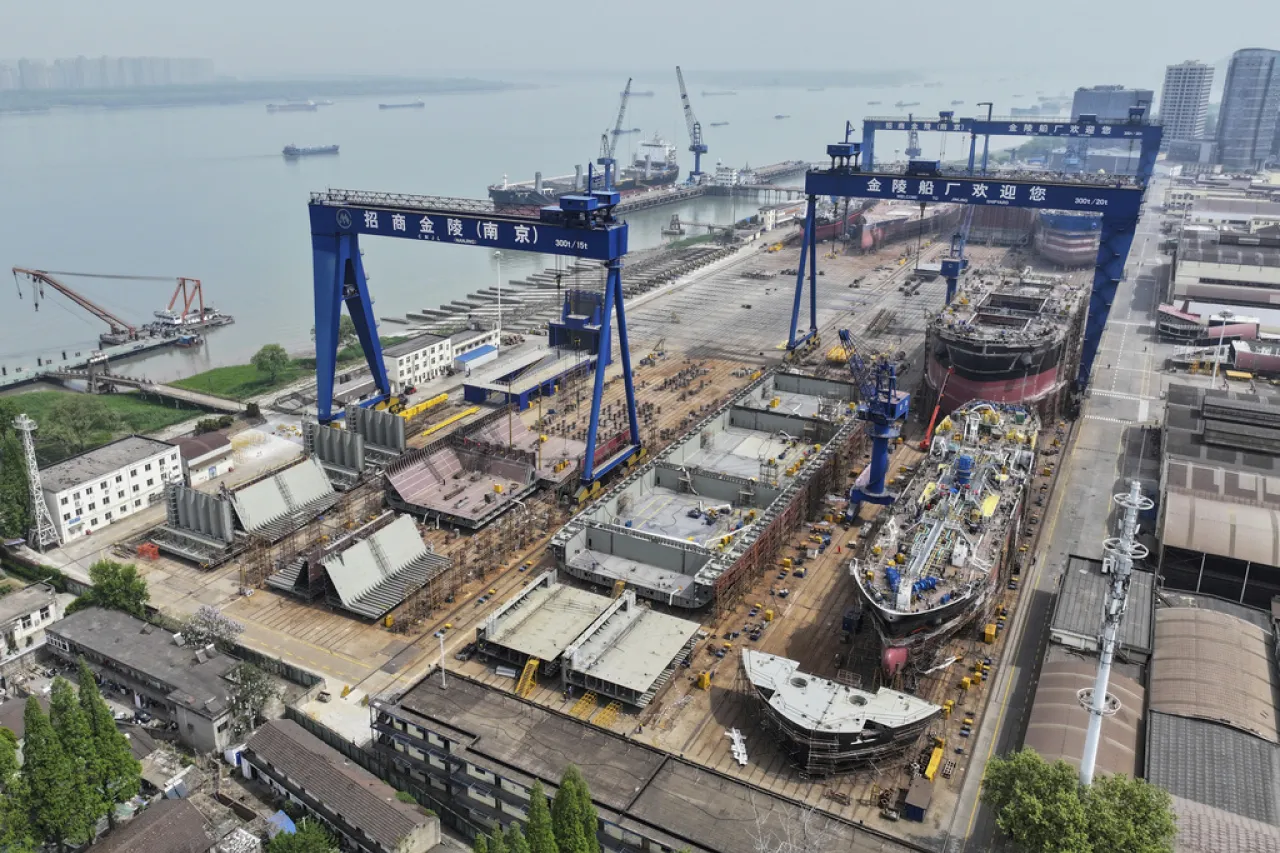 Las exportaciones chinas suben por adelantado a nuevos aranceles de EU