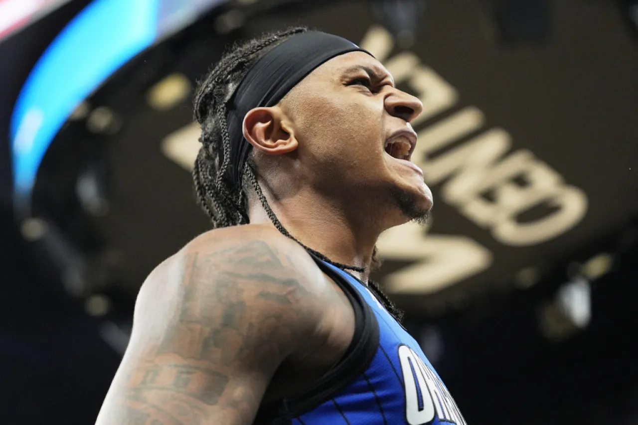 Vence Magic a Hawks en el play-in