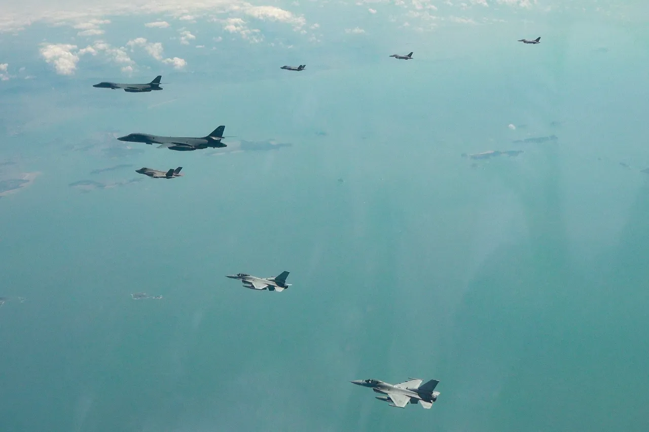 Corea del Norte amenaza con responder al sobrevuelo de bombarderos de EU