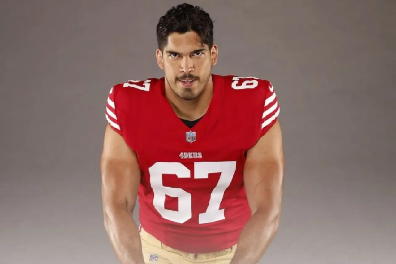 49ers suspenden 6 partidos al liniero ofensivo mexicano Isaac Alarcón