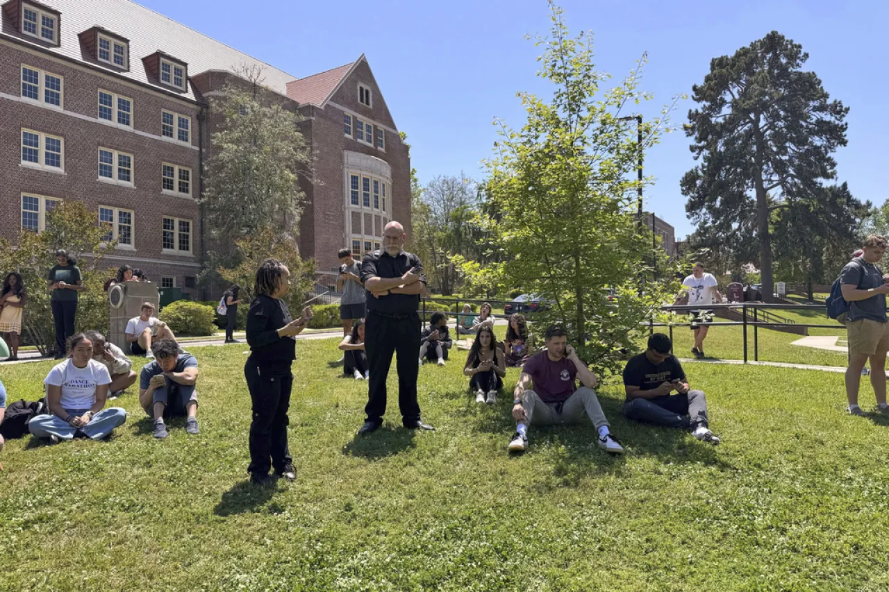 Tiroteo en Universidad de Florida; sospechoso es detenido
