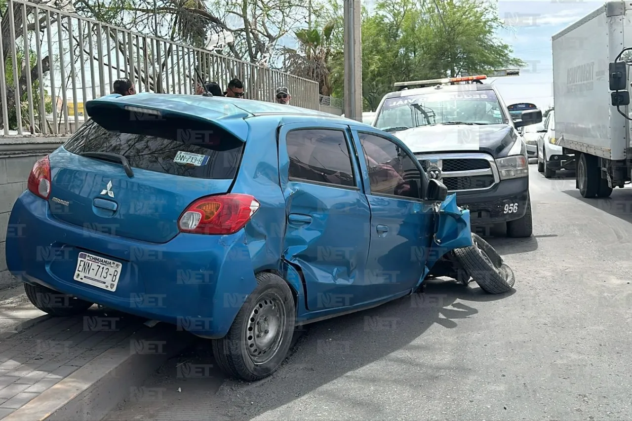 Se registra choque en el eje vial Juan Gabriel 