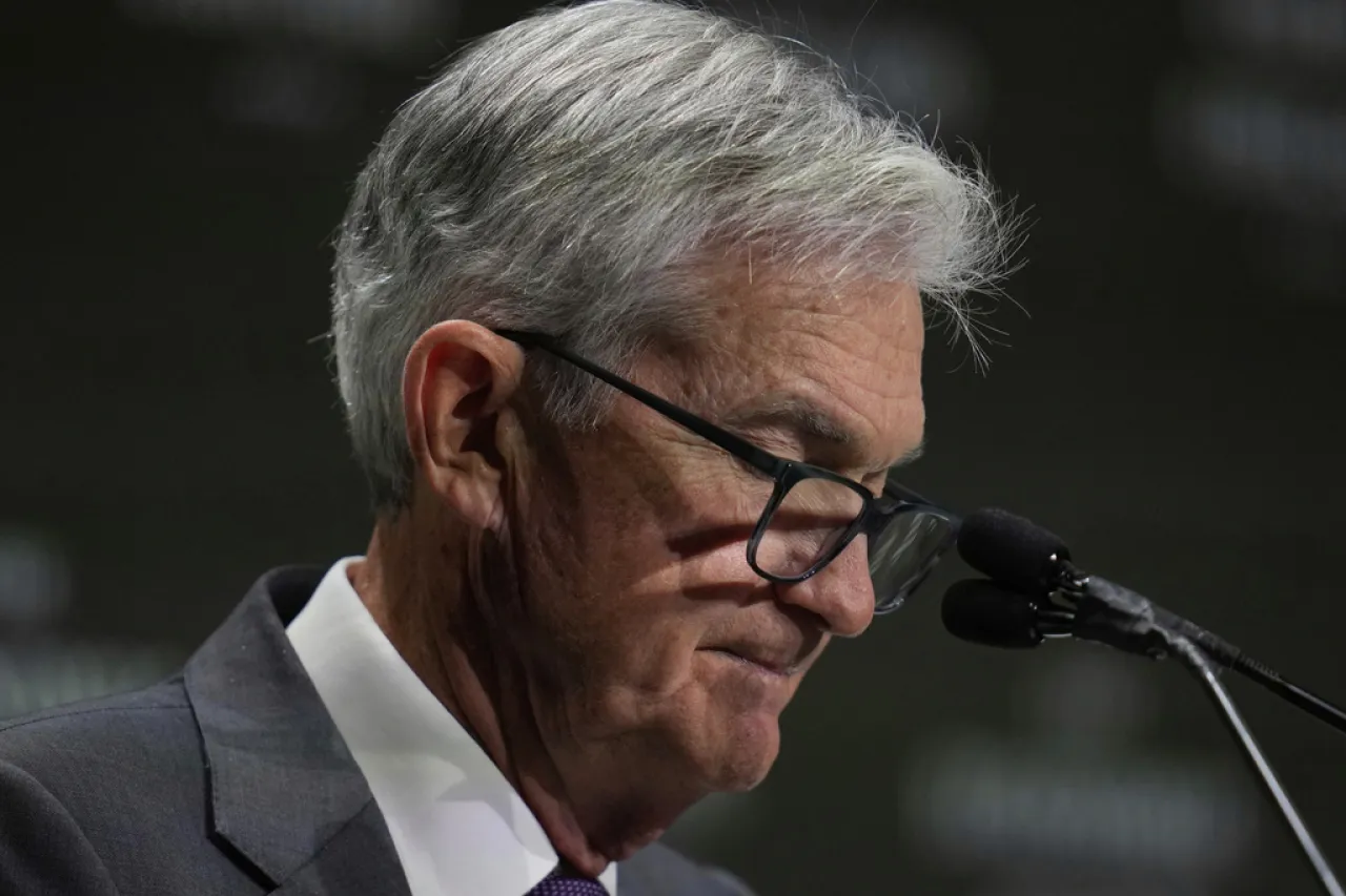 Trump insinúa la posibilidad de despedir a presidente de la Fed