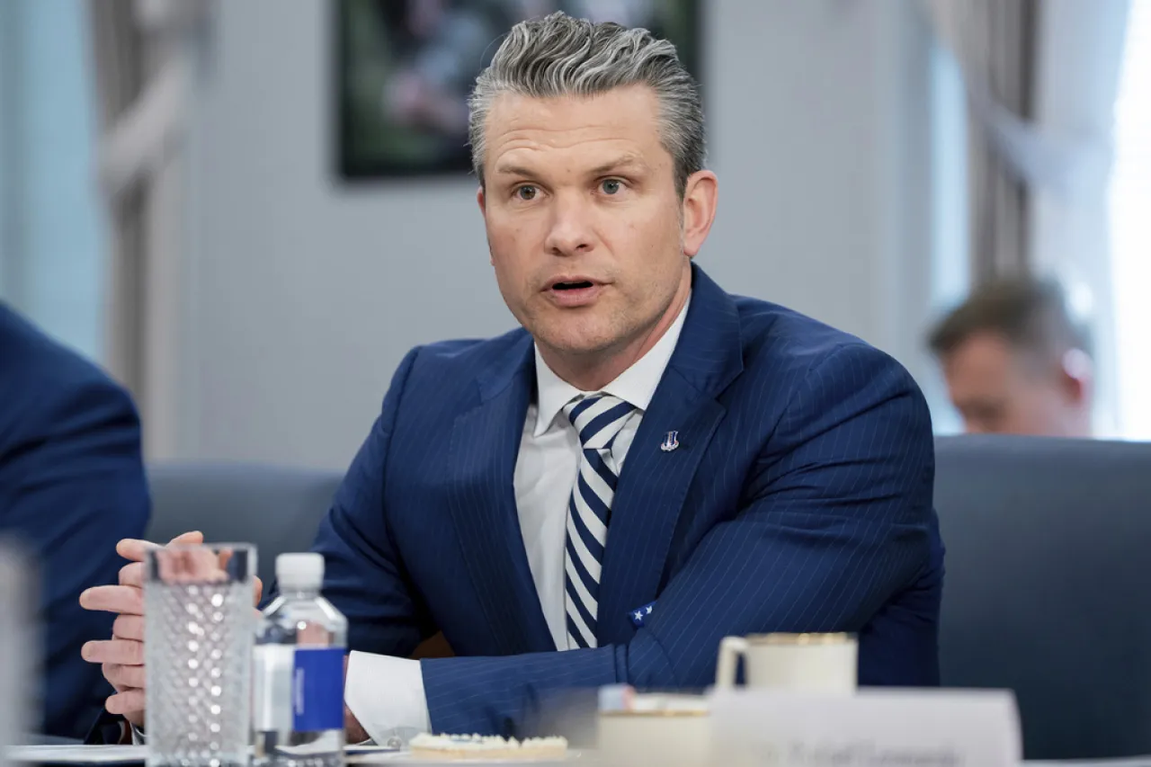 Pentágono pide renuncia de exvocero, dice funcionario