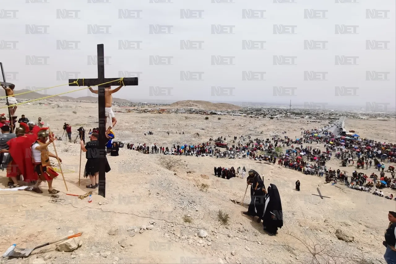Perdónalos padre: Crucifican a Jesús en Santa María de la Montaña