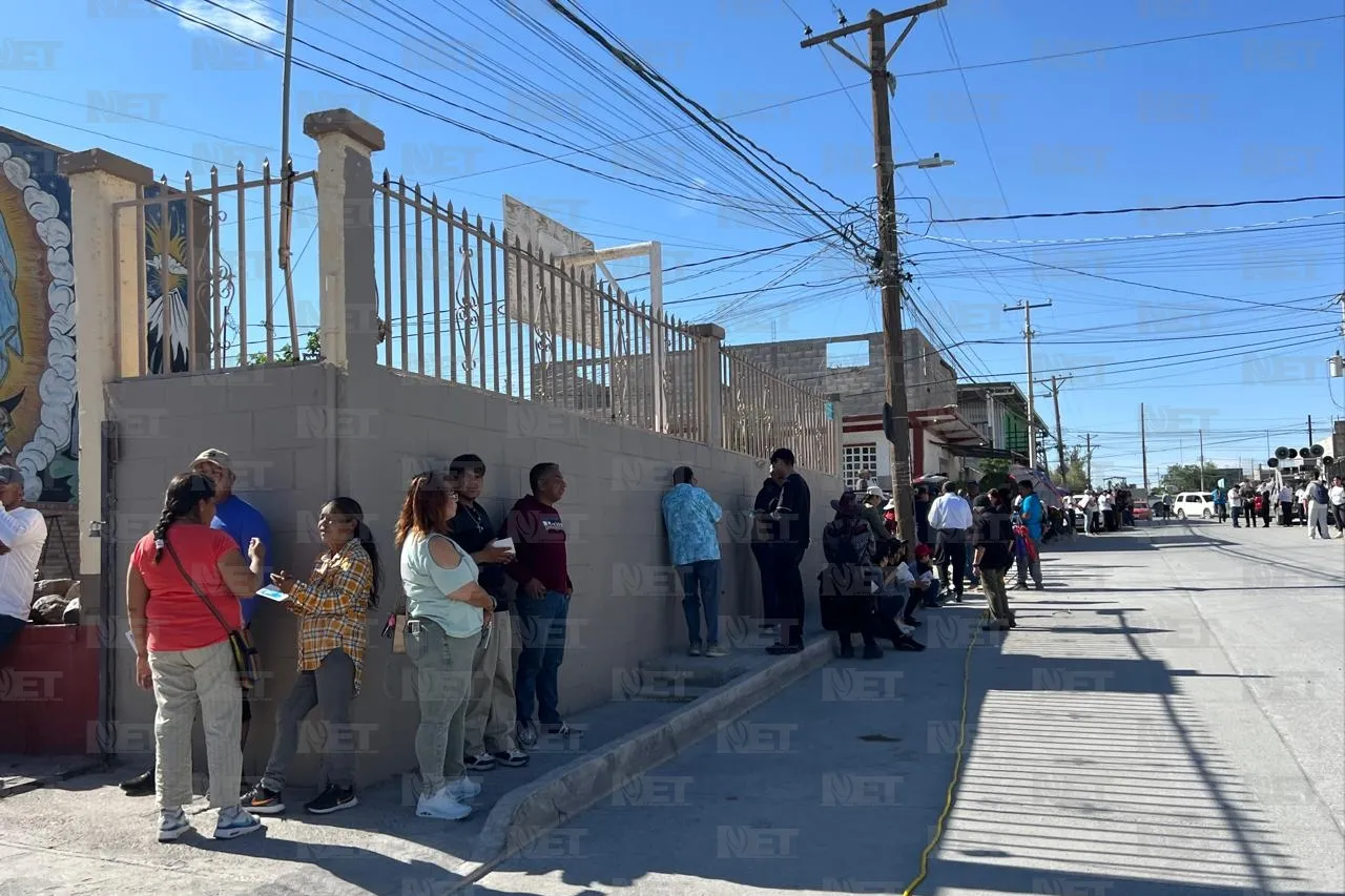 Arriban feligreses para seguir Víacrucis en Santa María de la Montaña 