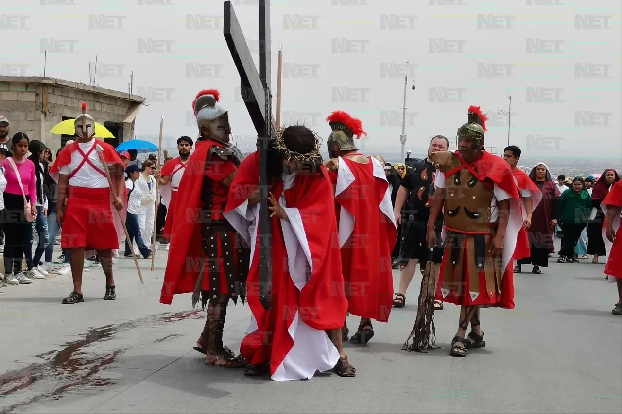 Perdónalos padre: Crucifican a Jesús en Santa María de la Montaña