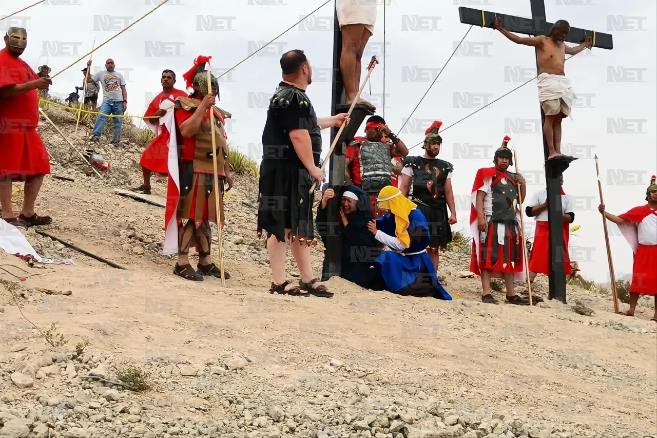 Perdónalos padre: Crucifican a Jesús en Santa María de la Montaña