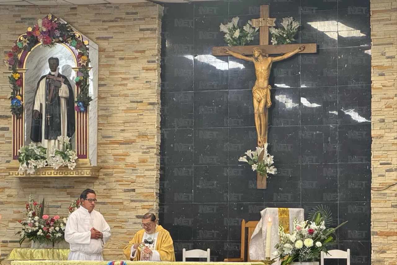 Viven la misa más importante del año: la Vigilia Pascual