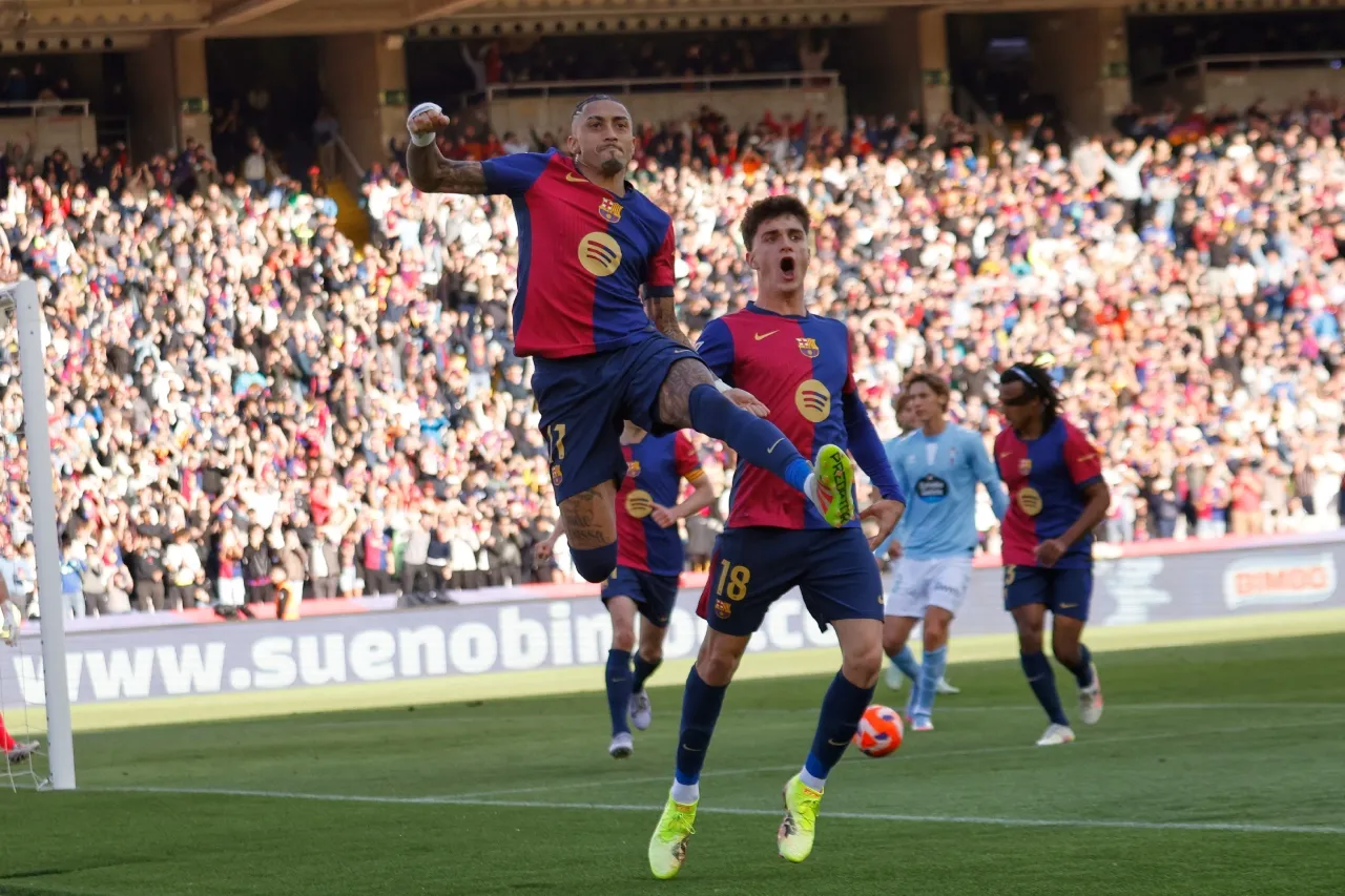 Raphinha lidera la emocionante remontada del Barcelona ante el Celta en La Liga