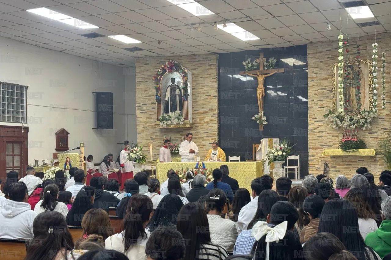 Viven la misa más importante del año: la Vigilia Pascual