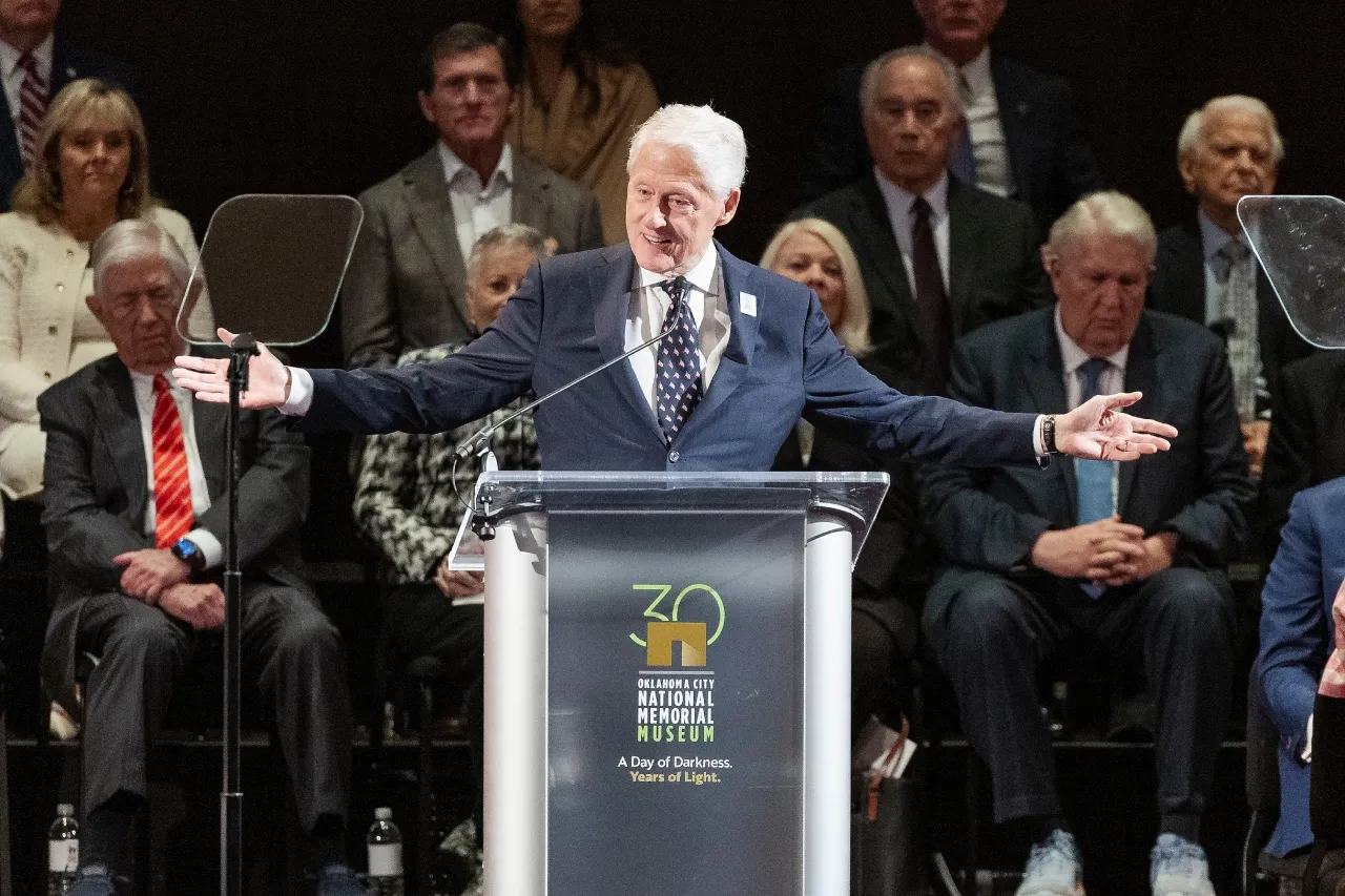 Bill Clinton regresa a Oklahoma City 30 años después del atentado