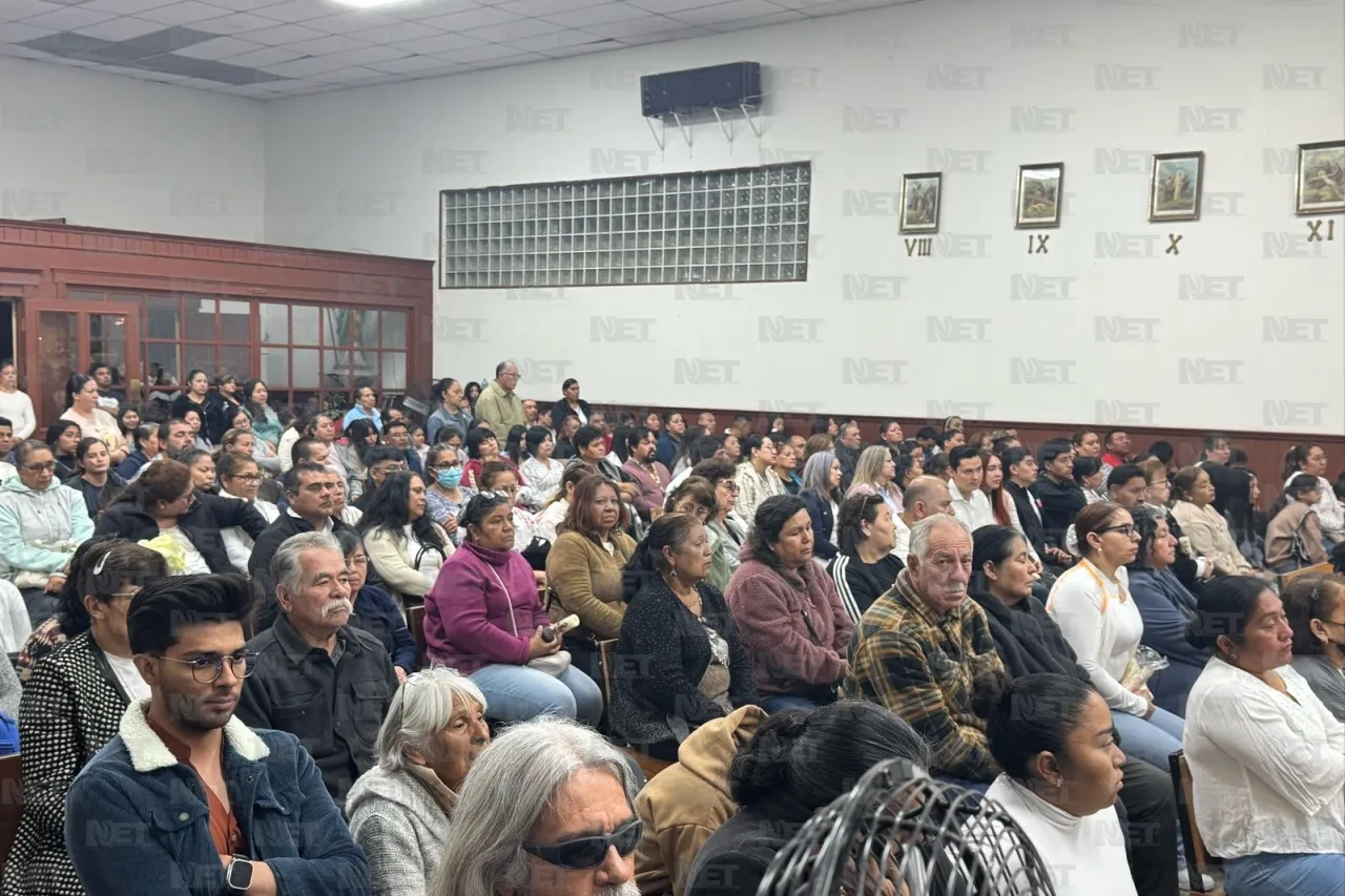 Viven la misa más importante del año: la Vigilia Pascual