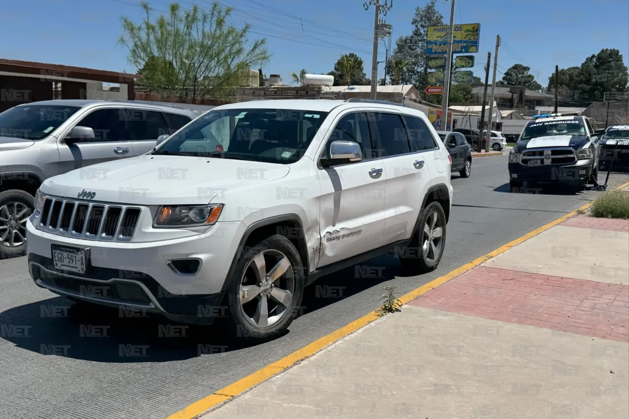 Cambia de carril sin precaución y provoca volcadura sobre la Ejército