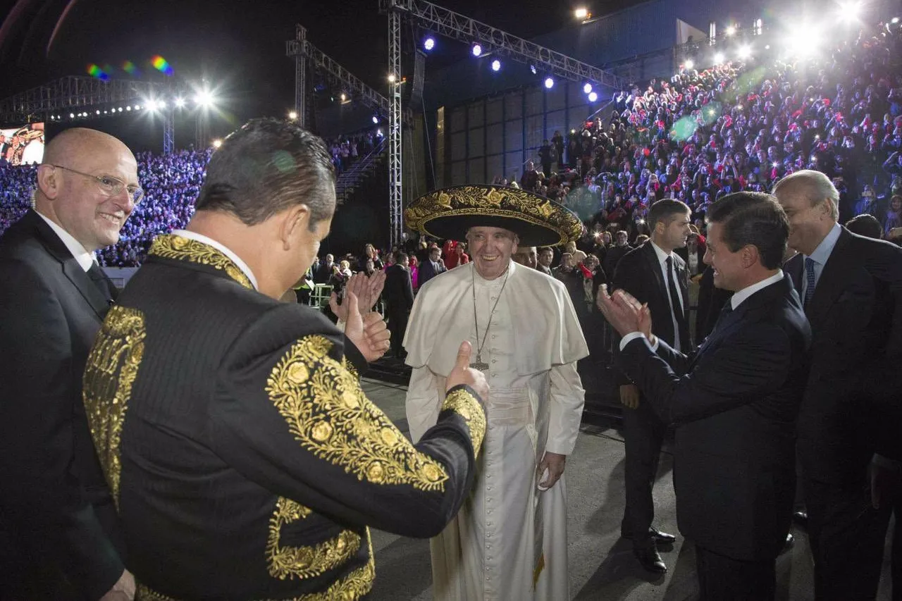 Reaparece Peña Nieto para dar su pésame por la muerte del papa Francisco