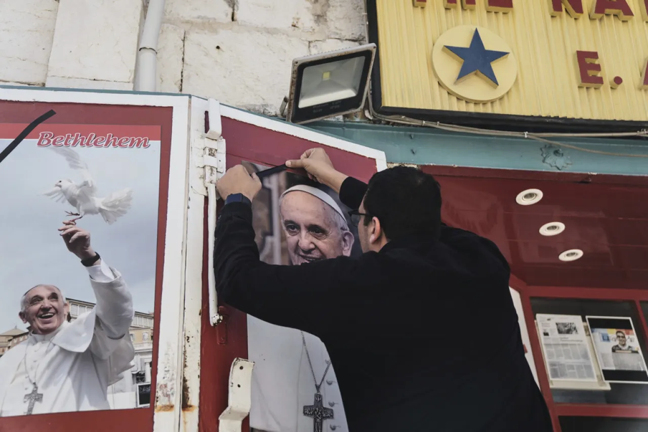 Homenajes al Papa Francisco suceden en todo el mundo tras su muerte
