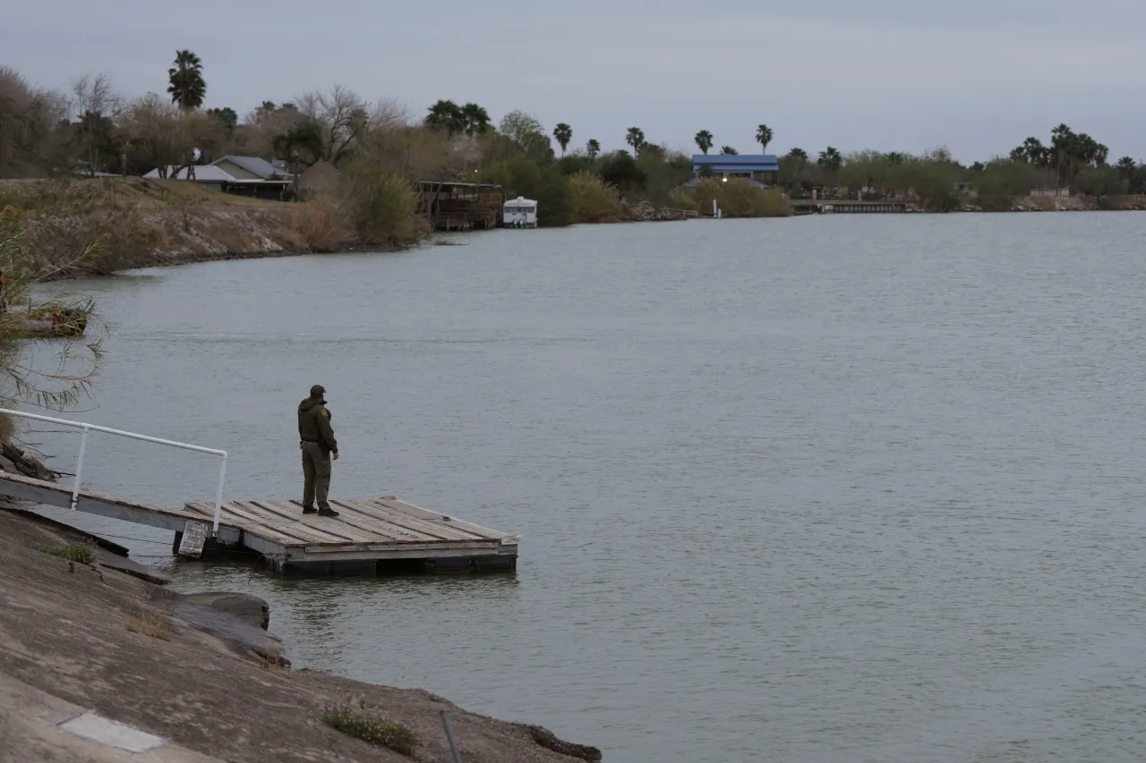 Texas sopesa gastar otros $6 mill 500 millones en seguridad de la frontera