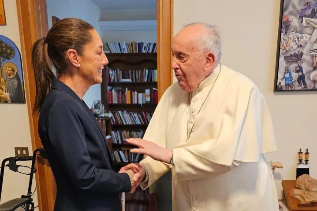 Lamenta Sheinbaum muerte del Papa Francisco
