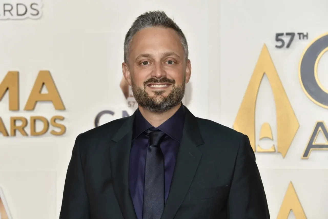 Nate Bargatze presentará los Premios Emmy 2025
