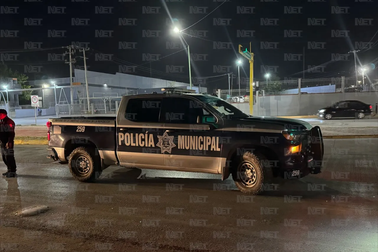 Choque por alcance deja a motociclista herido