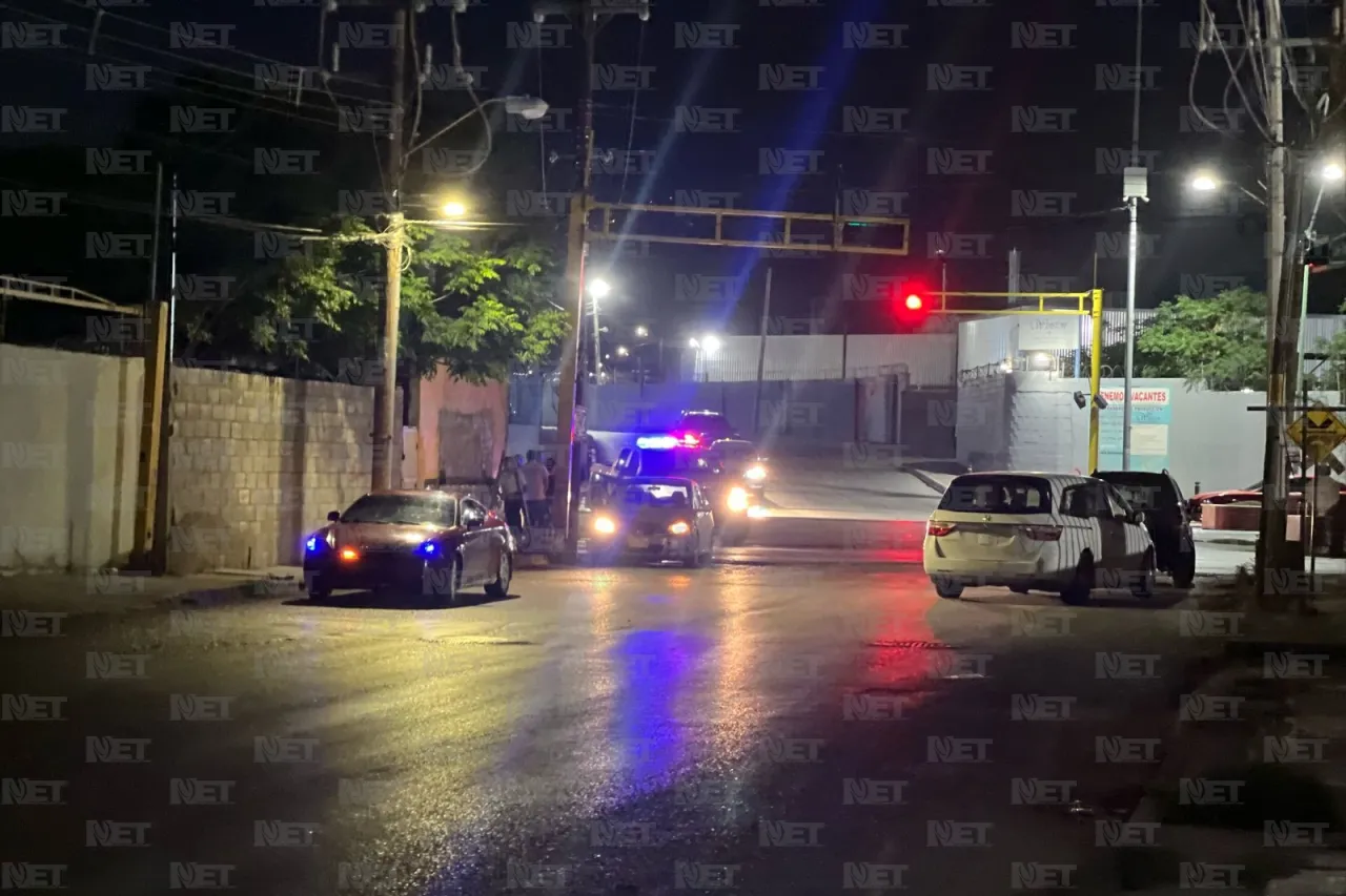 Choque por alcance deja a motociclista herido