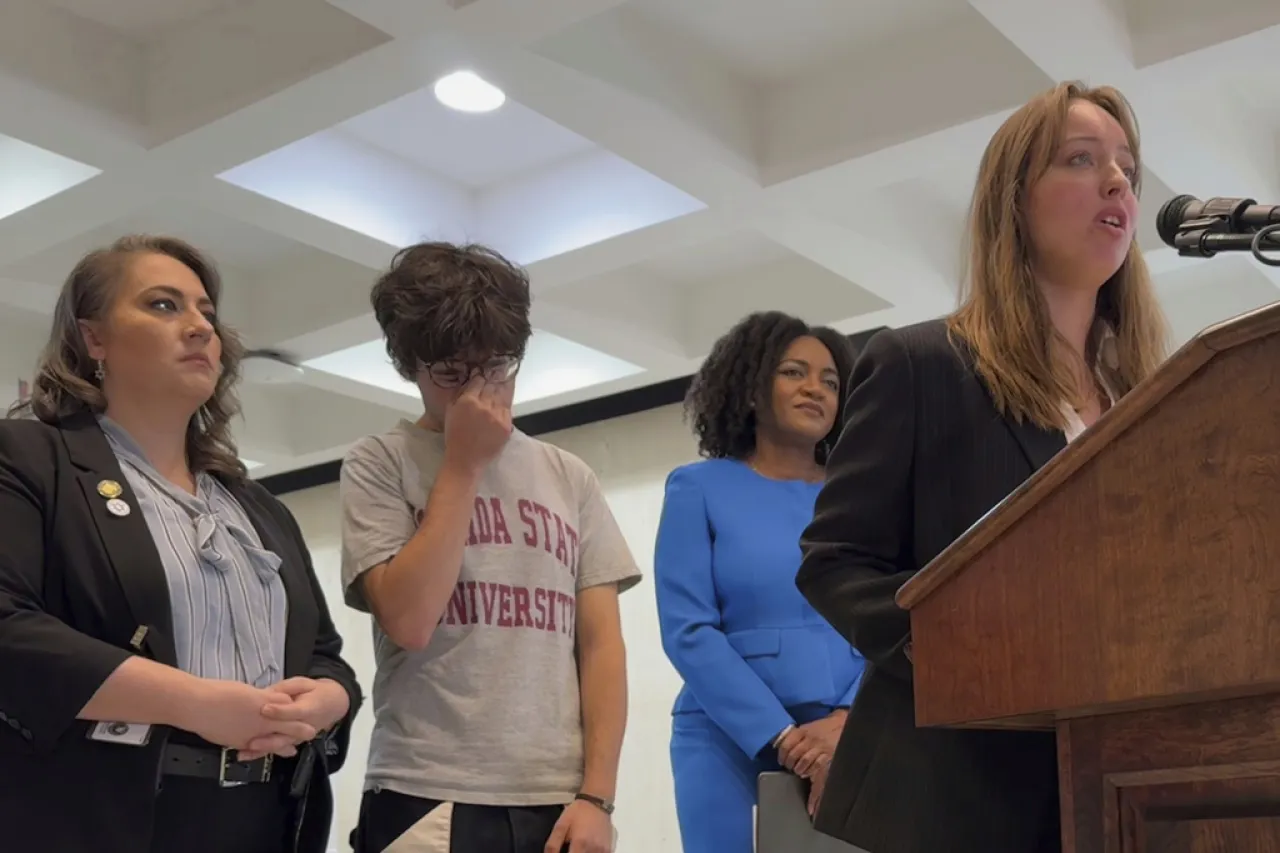 Estudiantes de Florida piden bloquear intento de bajar edad para comprar armas