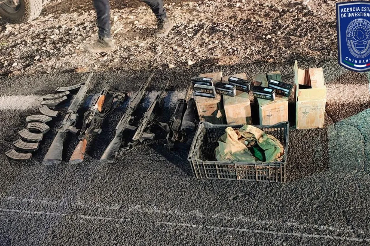 Aseguran arsenal abandonado tras enfrentamiento en la carretera Ojinaga - Aldama