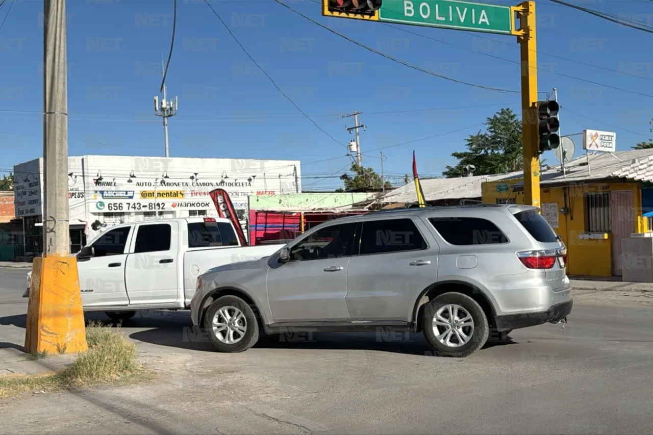 Chocan camioneta y ministeriales