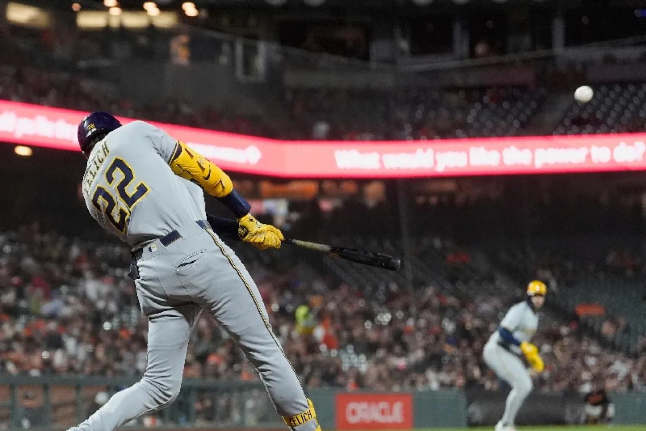 Christian Yelich y los Cerveceros le caen a palos a San Francisco